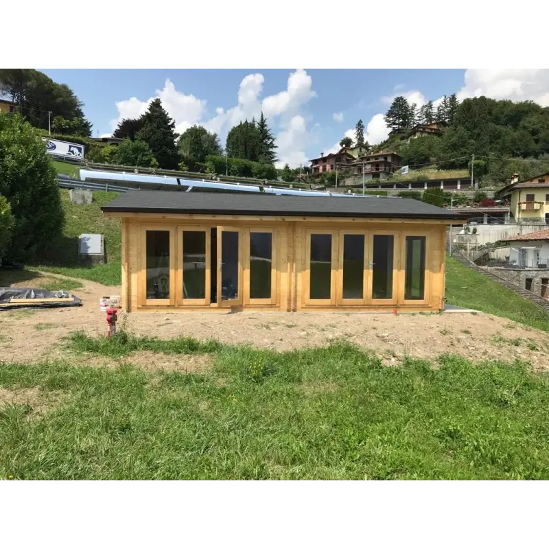 Casa in legno AUGUSTA 8x6 60 mm, realizzazione vista frontale