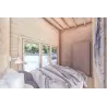 Casa in legno con patio GIANNA 6.5x5.4 44mm, interno camera matrimoniale
