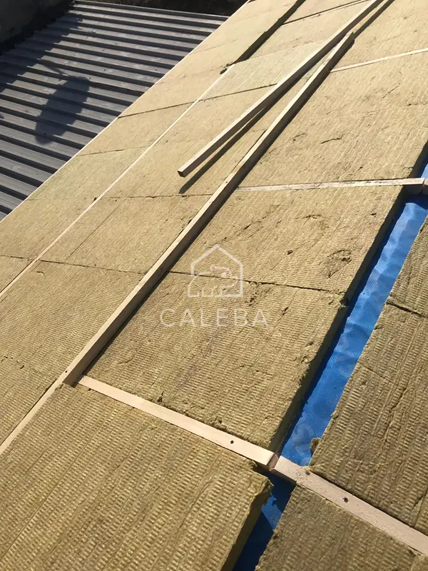 Immagine di esempio del tetto ventilato Caleba, traspirante, che permette un perfetto isolamento termico in tutte le stagioni.